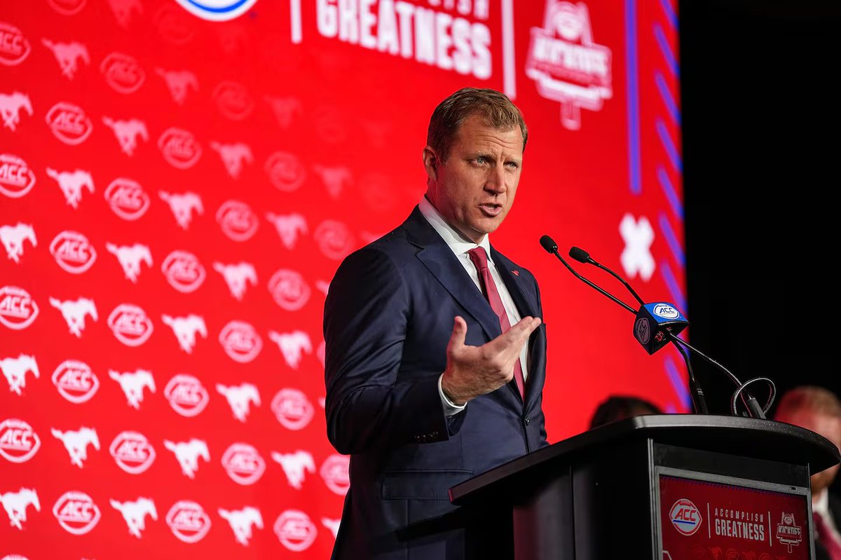 SMU’s boosters bankrolled its ACC move. Memphis offered $200 million in sponsorships for a Big 12 invite.

Are those P4 pitches outliers or a new norm?

“If you want in, you're gonna have to pay the freight, no different than a professional league.”

🔗sportsbusinessjournal.com/Articles/2025/…