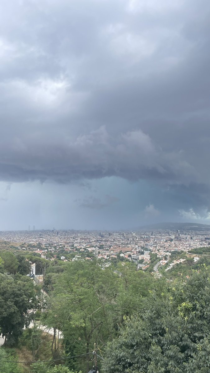 Tempesta Maresme- Barcelonès. Xàfecs ben forts amb cortines ben denses. <a href="/btveltemps/">btv el temps</a> @eltempsTV3