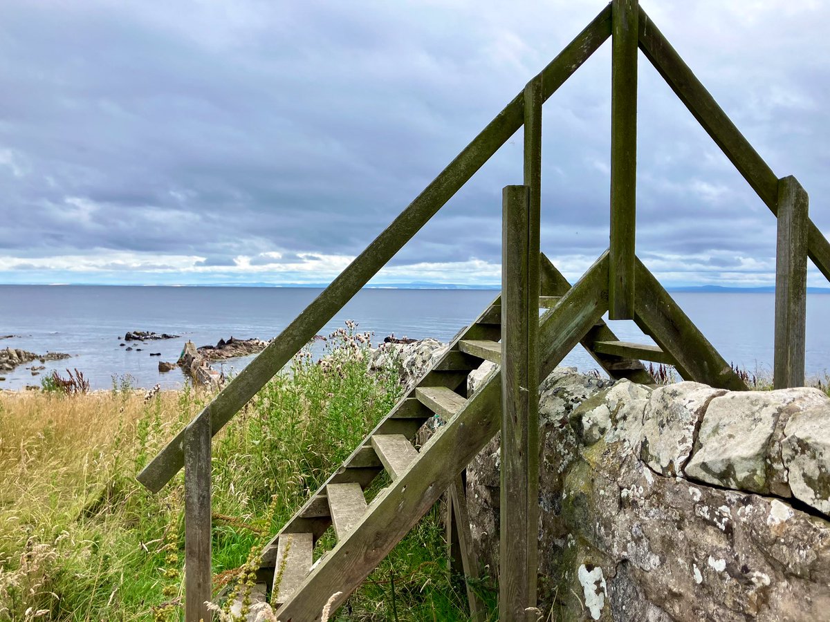 The Stile with a view 🌊

If you can’t go through it- you’ve got to go over it! 

Moray Firth, Scotland 🏴󠁧󠁢󠁳󠁣󠁴󠁿