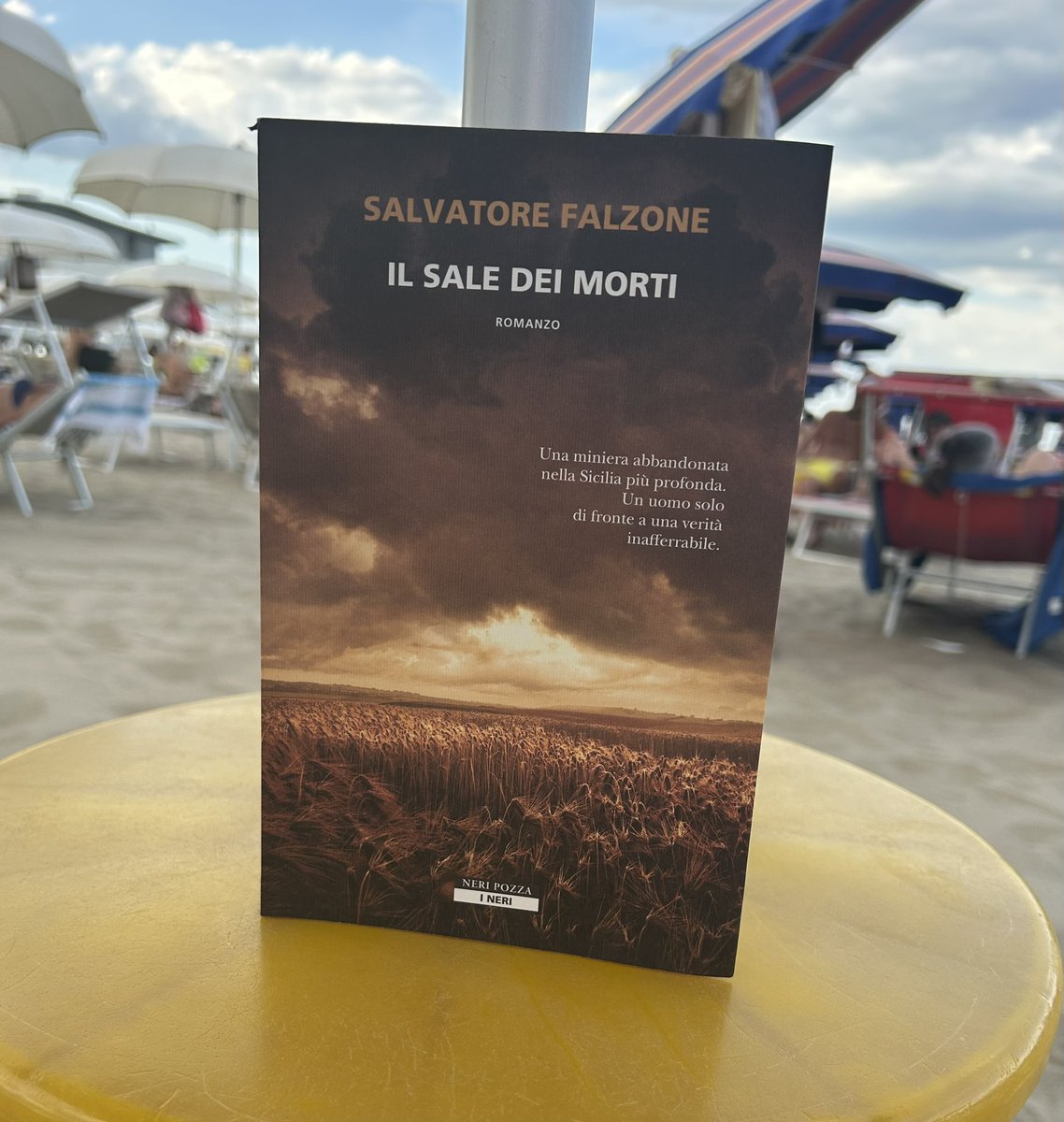 Marco Piva (@pivacorpifreddi) on Twitter photo «Guarda,» le disse d’un tratto battendo un dito sul finestrino, «Vedi quella collina bianca laggiù?»
Klara allungò il collo.
«È di sale» aggiunse.
La ragazza socchiuse le palpebre. «Sembra un enorme velo da sposa» <a href="/NeriPozza/">Neri Pozza</a> #follipergialli #ineri #corpifreddi «Guarda,» le disse d’un tratto battendo un dito sul finestrino, «Vedi quella collina bianca laggiù?»
Klara allungò il collo.
«È di sale» aggiunse.
La ragazza socchiuse le palpebre. «Sembra un enorme velo da sposa» <a href="/NeriPozza/">Neri Pozza</a> #follipergialli #ineri #corpifreddi