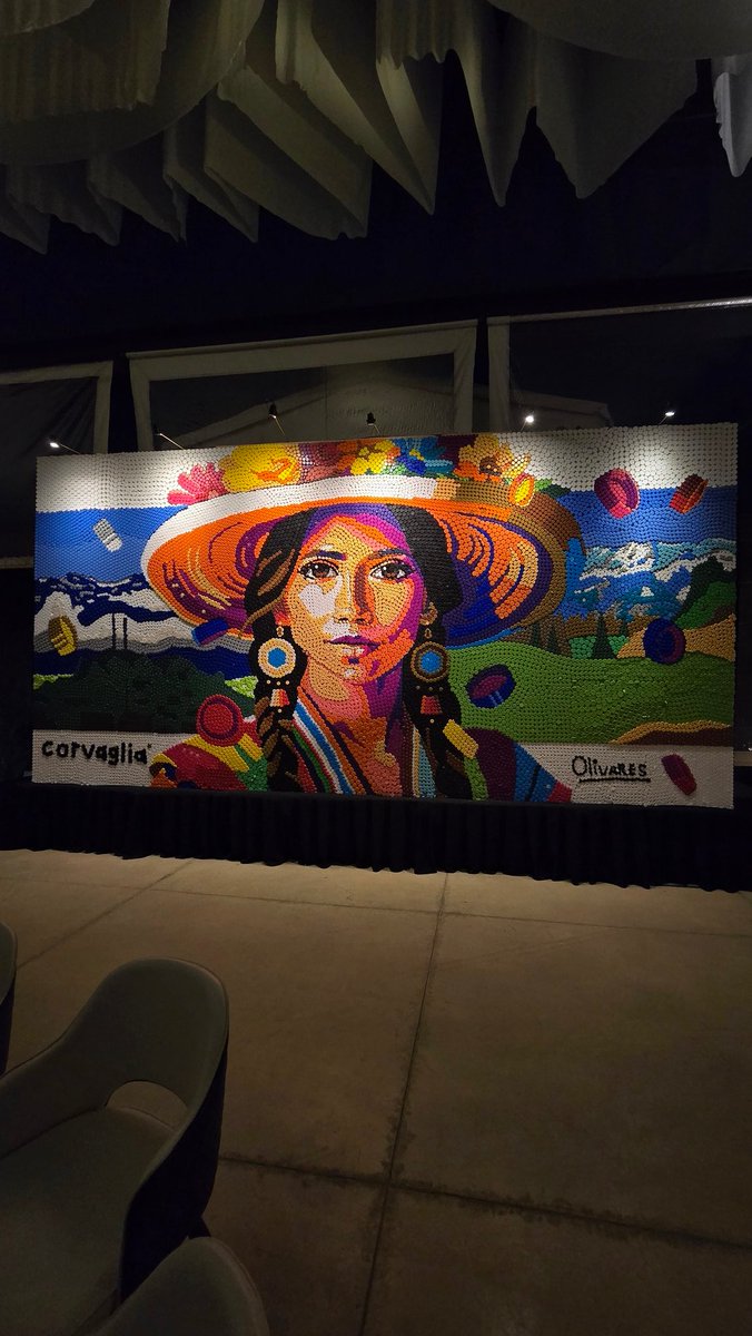 Olivarescfc's tweet image. 🇲🇽 Nuestros nuevos dos murales, cada uno con 20.000 tapas, presentados ayer en Toluca, México para el aniversario de la empresa suiza Corvaglia.