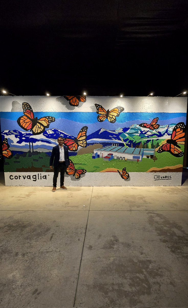 Olivarescfc's tweet image. 🇲🇽 Nuestros nuevos dos murales, cada uno con 20.000 tapas, presentados ayer en Toluca, México para el aniversario de la empresa suiza Corvaglia.