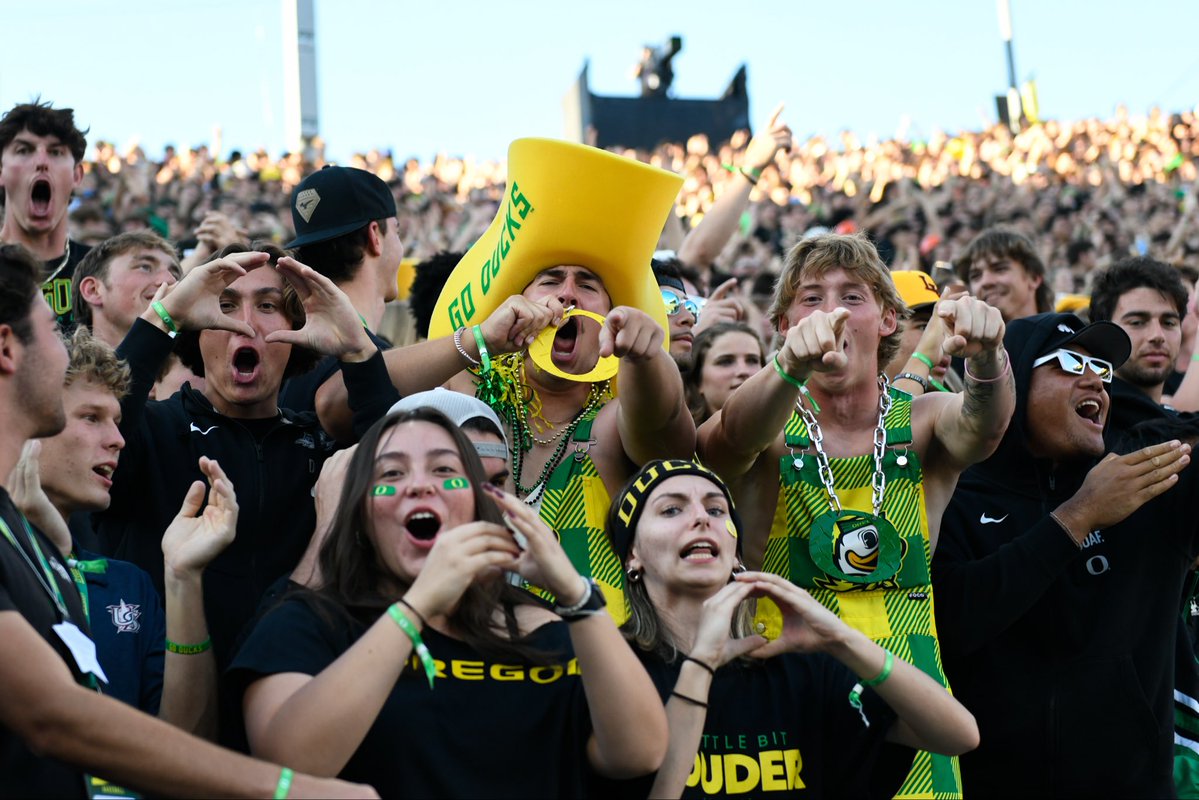 GET YOUR DUCK SPORTS PASS so you don’t miss out on the fun 🏈 🏀 

🔗 goducks.com/sports/2020/6/…