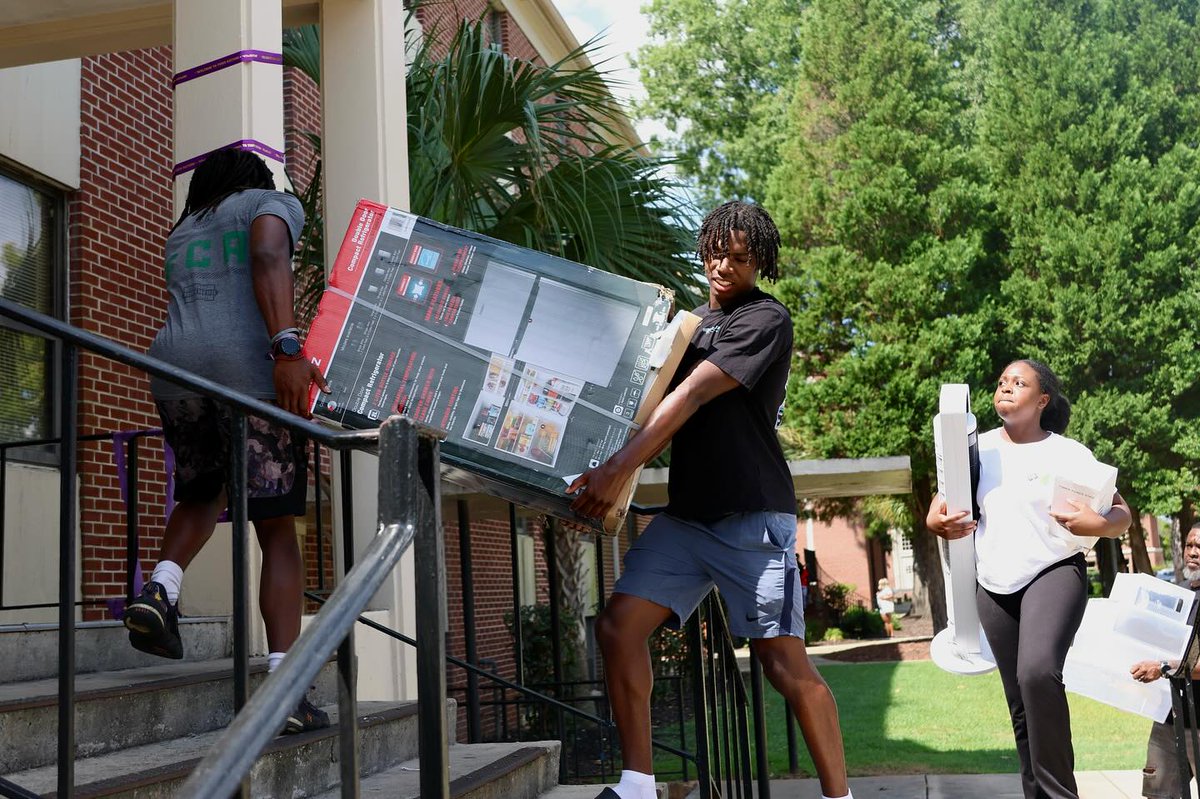 BenedictEDU's tweet image. The Tiger Football Team is back on campus and locked in! Move-in day means one thing… the season is right around the corner. Let’s get to work!
Don’t forget to grab your season tickets at benedicttickets.com!