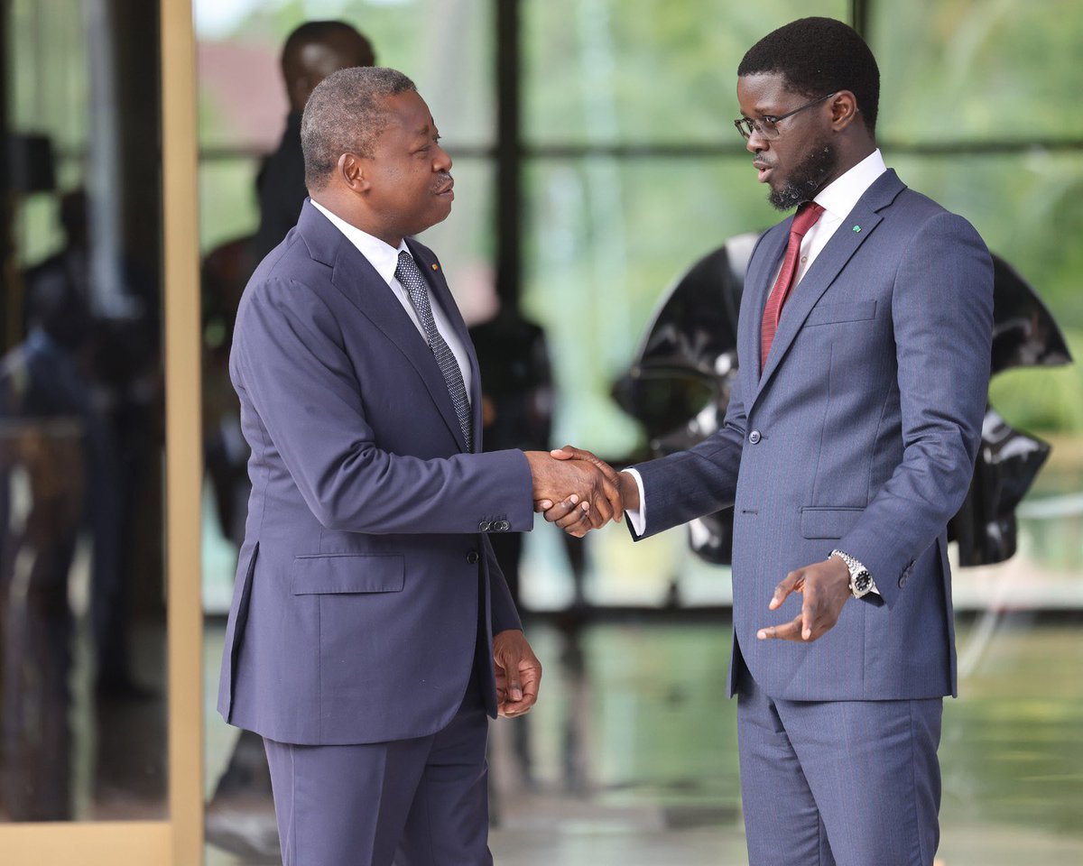 FEGnassingbe's tweet image. J’ai le plaisir d’accueillir ce jour, à Lomé, mon frère, Président de la République du Sénégal, SEM Bassirou Diomaye Diakhar FAYE, @PR_Diomaye.
Nous avons évoqué plusieurs sujets au nombre desquels la paix et la sécurité, l’économie, la jeunesse, l’intégration régionale, et la…