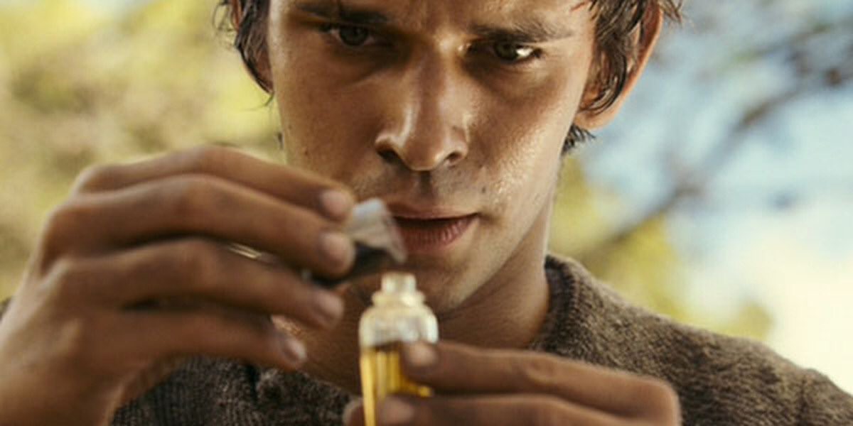 “l’anima degli esseri 
è racchiusa nel loro odore“

 open.spotify.com/track/0eKXW1gC…

“ Colui che dominava gli odori,
dominava il cuore degli uomini “

#ATTORIeSCRITTORI a #CasaLettori

“un film è l’immagine mobile di un’opera letteraria
e un’opera letteraria è una proiezione mentale“