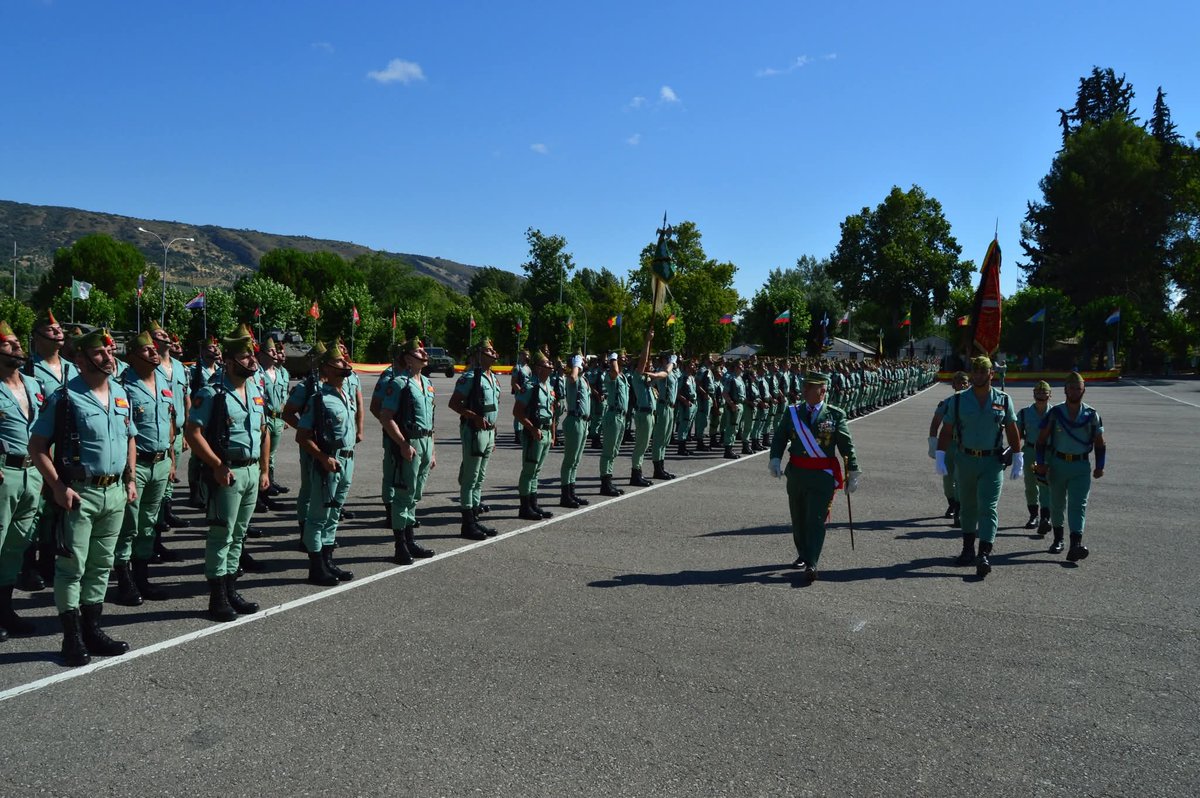 FUTER_ET's tweet image. Presidido por el General Jefe de la Brigada de #LaLegión, el Grupo de Caballería "Reyes Católicos" ha celebrado el acto militar conmemorativo por Santiago Apostol, patrón de España y de su Caballeria.
#SomostuEjercito