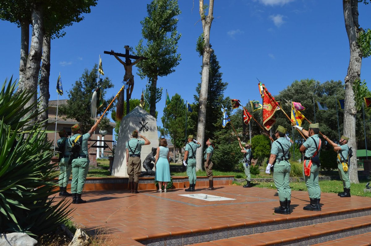FUTER_ET's tweet image. Presidido por el General Jefe de la Brigada de #LaLegión, el Grupo de Caballería "Reyes Católicos" ha celebrado el acto militar conmemorativo por Santiago Apostol, patrón de España y de su Caballeria.
#SomostuEjercito