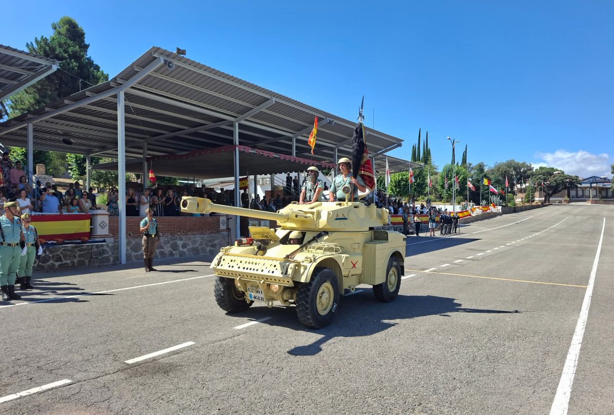 FUTER_ET's tweet image. Presidido por el General Jefe de la Brigada de #LaLegión, el Grupo de Caballería "Reyes Católicos" ha celebrado el acto militar conmemorativo por Santiago Apostol, patrón de España y de su Caballeria.
#SomostuEjercito