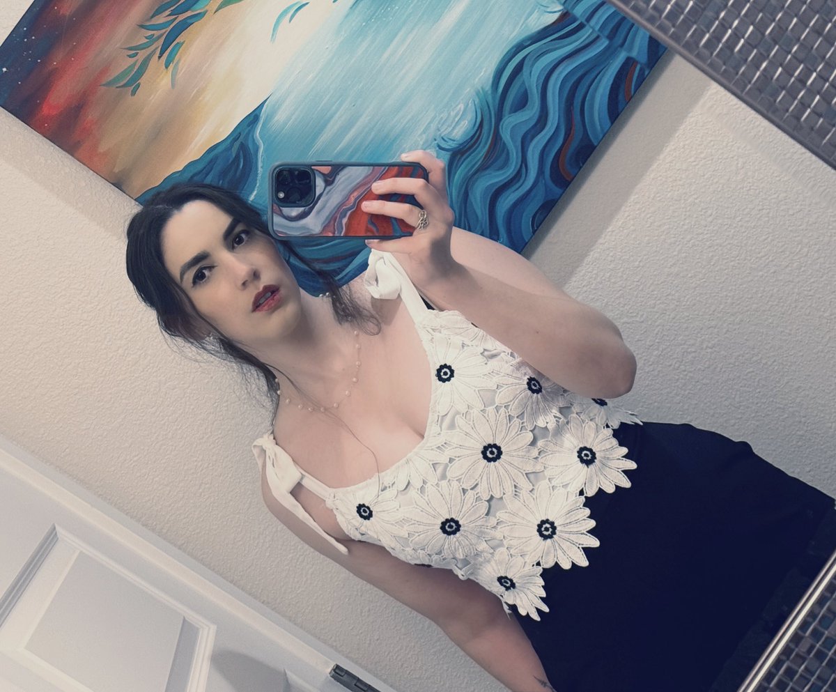 it’s friday but i’m feeling like wednesday addams