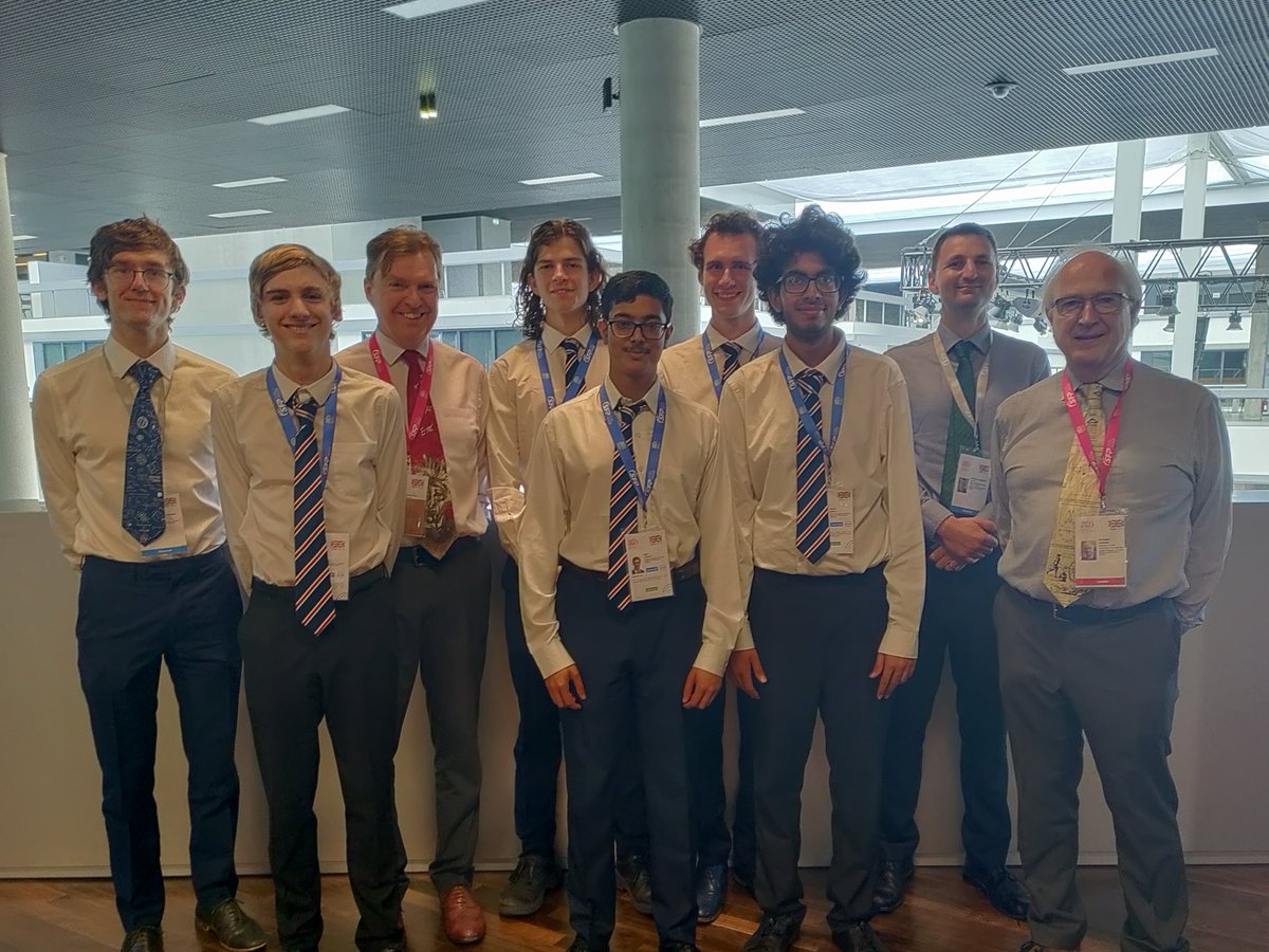 TheBPhO's tweet photo. At yesterday's closing ceremony we found that the UK team had achieved an excellent 2 Silver and 3 Bronze medals at this year's #IPhO2025!!!! 🥈🥈🥉🥉🥉 Well done team for making us proud - bring on Colombia for 2026! https://t.co/1RPd5Y3zvi