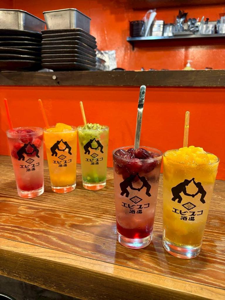 EBISUKOSAKABA's tweet image. エビスコ酒場本日もご来店ありがとうございました☆
クラフトビールもS.L.Cもいいけどフローズンフルーツサワーもかなりおいしい!!!
新発売のぶどうとマンゴーはかなりおすすめです!
明日はKUDO、井上、大我で皆様のご来店おまちしてます!!!