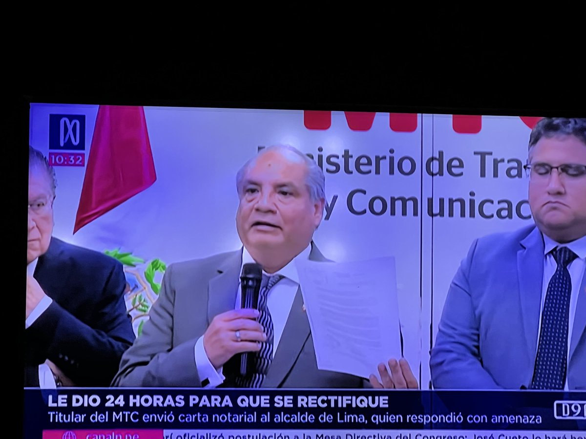 La población limeña y chosicana, usuarios d todo el infernal transporte público le da 12 horas para q Ud minist d “Transportes” asuma su responsabilidad como funcionario. FUNCIONE !! Ese es su cargo!! Funcionar, apoyar como corresponde. Ud no es candidato a nada. Claro Ud no….