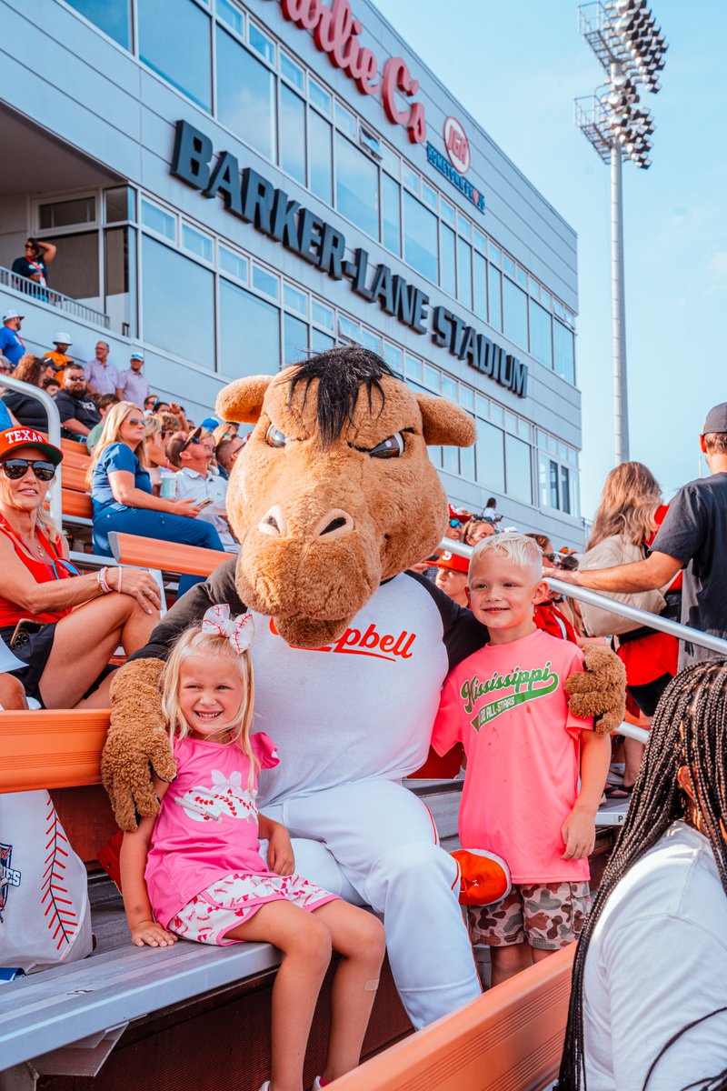 GoCamels's tweet image. We made so many new friends at the opening ceremony of the Diamond Youth World Series!

Good luck to all the teams competing in Dunn

#RollHumps