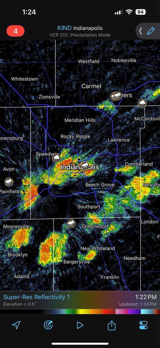 RyanMorseWx's tweet image. 1:20 PM EDT, July 25: Heavy rain moving through downtown Indianapolis. Everything below severe limits, but may have some gusty winds at times. @WISHNews8