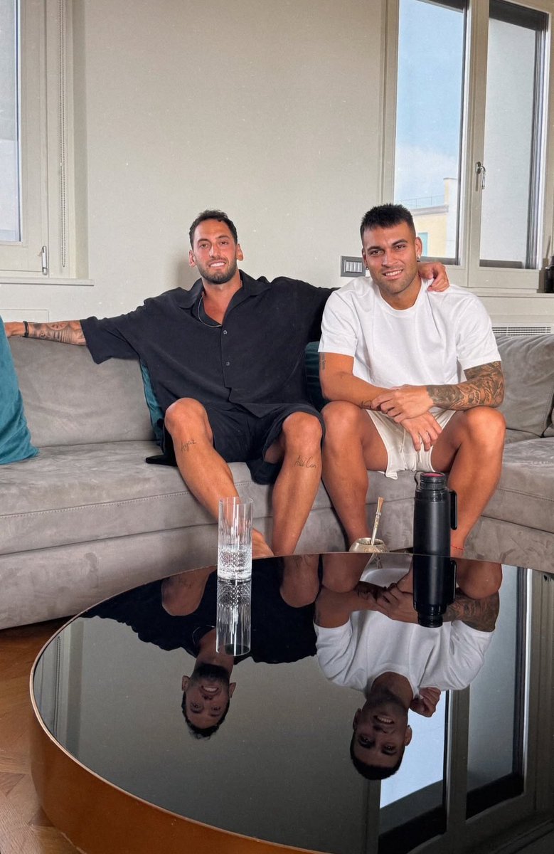 Non sto piangendo mi sono solo entrati questi due stronzi in un occhio