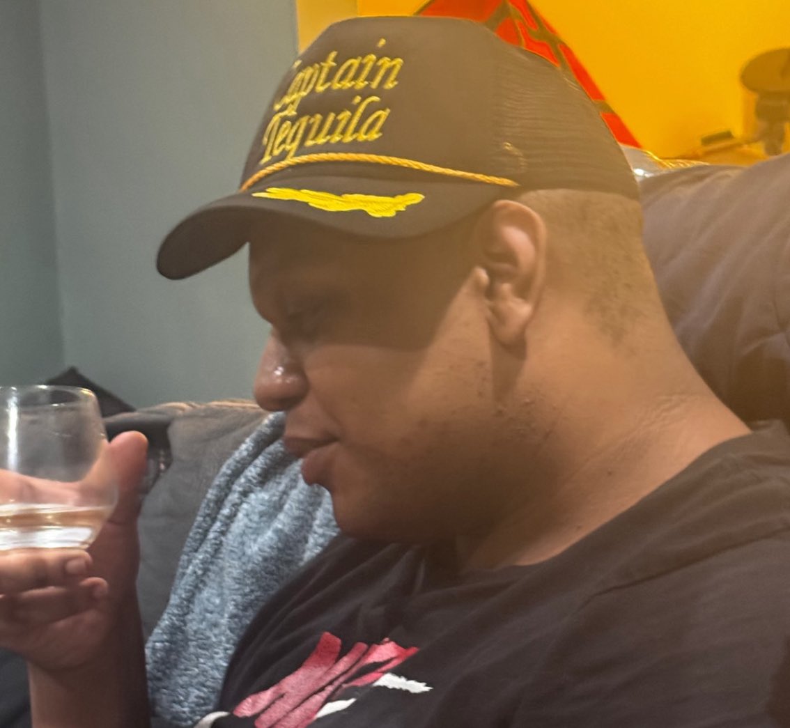 MxSilverWare's tweet image. Deputized white randos picking black and brown people up at DuPont and loading them into unmarked cars under an executive order to “clean up the city”. Bowser has spent years empowering the cops and stripping public services. I blame her and trump ns.