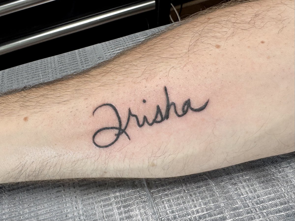 zenspaceman's tweet photo. Thank you @trishayearwood for doing your part on this perfect work of art yesterday. I did my part today and LOVE it! ❤️#TheMirror #ItsPermanent #tattoo https://t.co/YRYU53dYLG