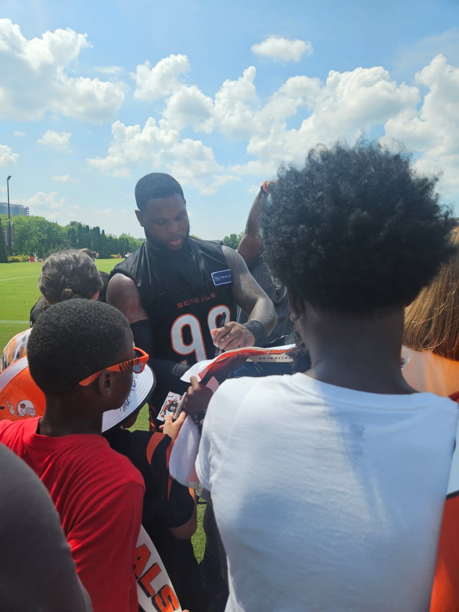onimpact3's tweet image. On Impact Promotions, We See The Lil Senators @ Practice With The Lil-Senators VIP Tent Cincinnati Bengals Training Camp.
