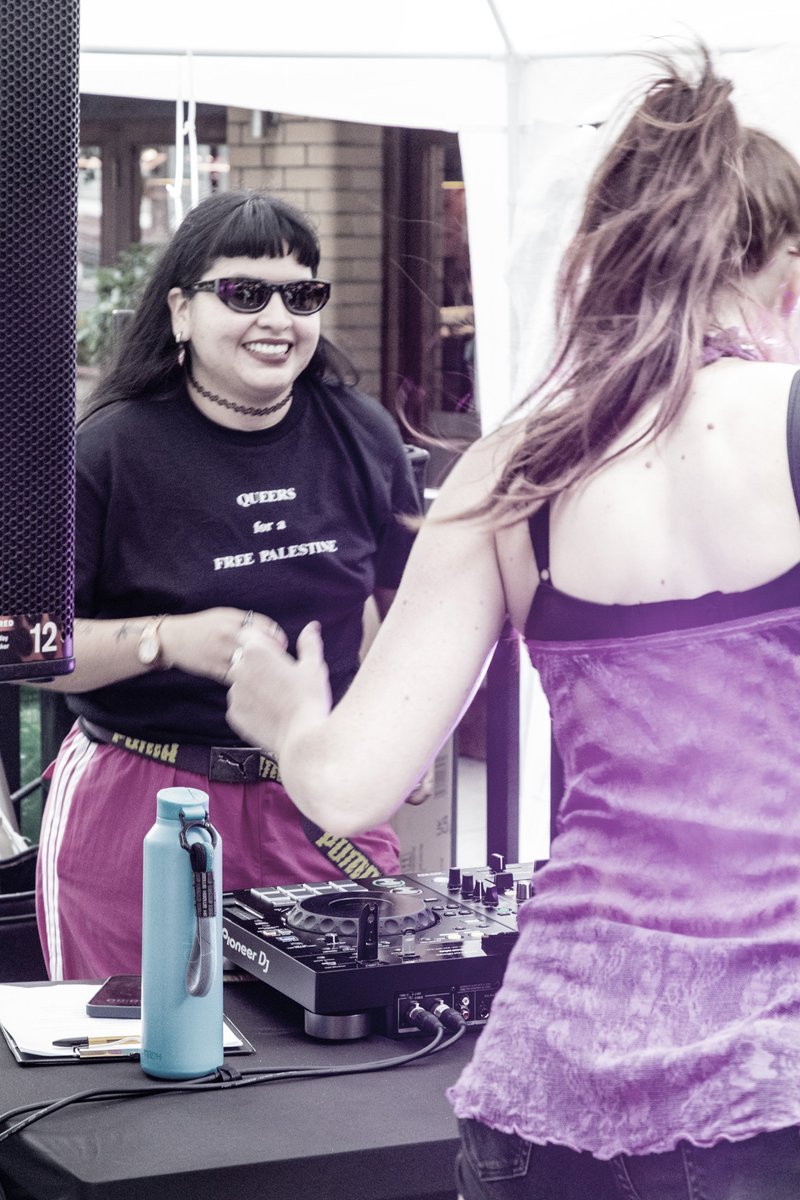 🔥 Qué set tan poderoso nos regaló <a href="/mami/">irma martinez</a>.chula44 en el Latinx Stage de #ExilioLatinx Pride!
Desde Leeds con cumbia y corazón 💃🏽
¡Gracias Mami Chula, te esperamos de vuelta pronto!
🎃 Nos vemos este sabado para nuestra fiesta Exilio Trans Pride <a href="/zodiacbarlondon/">Zodiac Bar</a>.