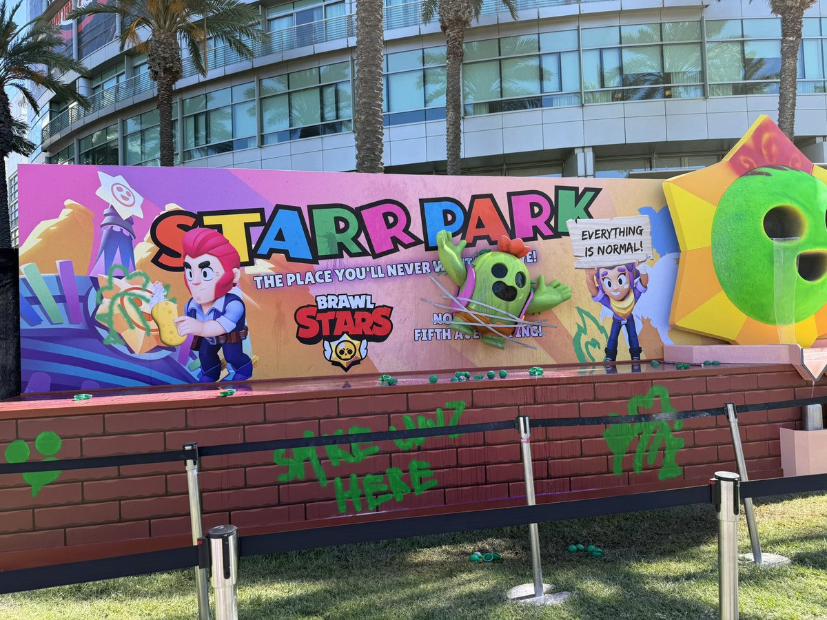 Mayimbu's tweet image. EVERYTHING IS NORMAL #SDCC #BrawlStars