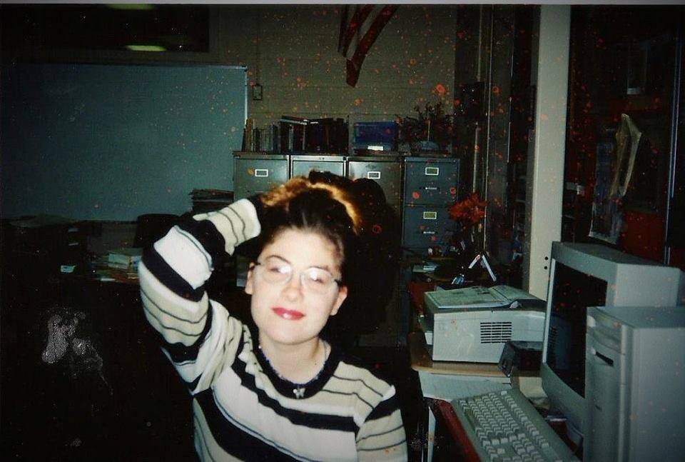 VKasley's tweet image. Journalism class in High School. New York circa 1999.