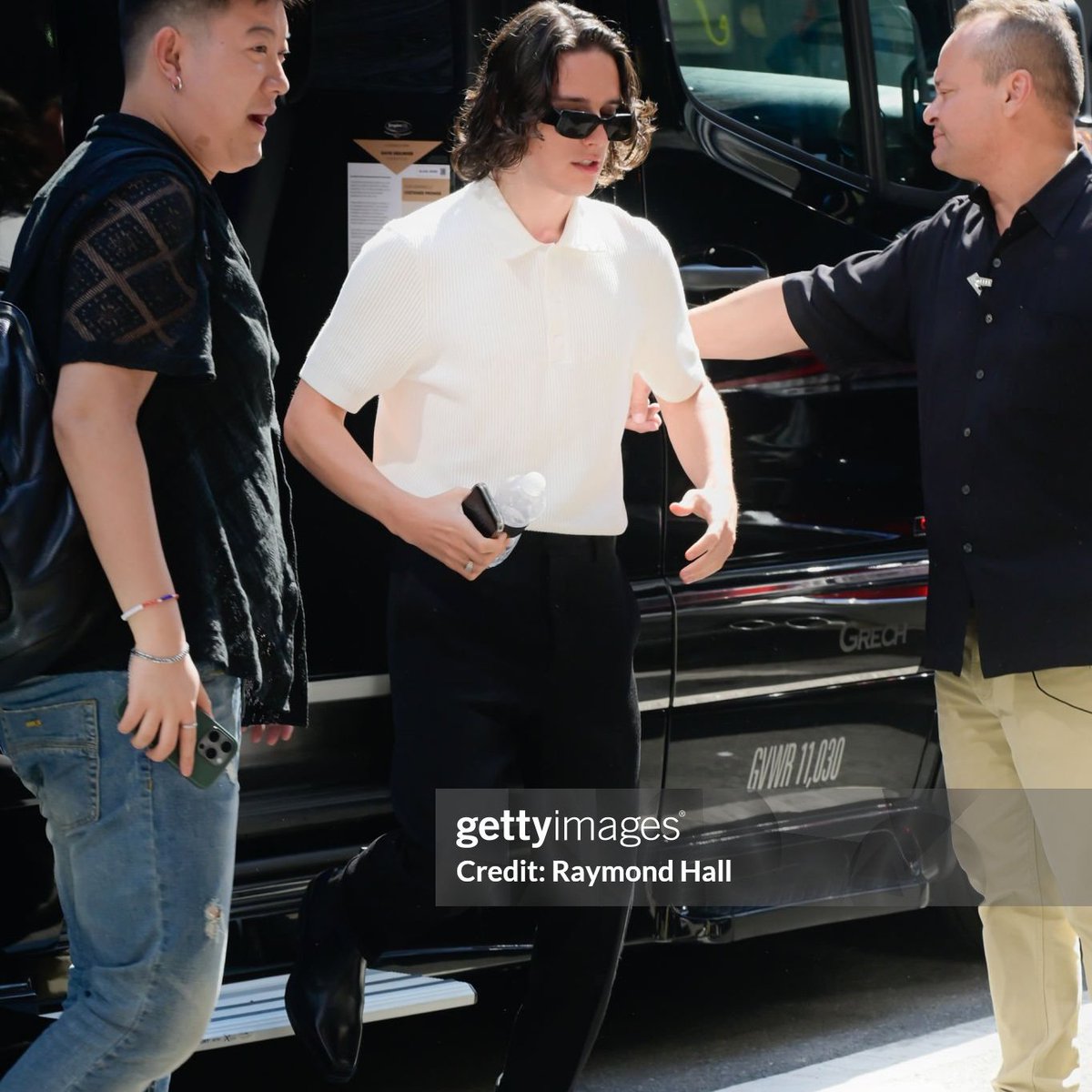 thinkjacegan's tweet image. First look at HARRY COLLETT on the set of 'THE DEVIL WEARS PRADA 2'