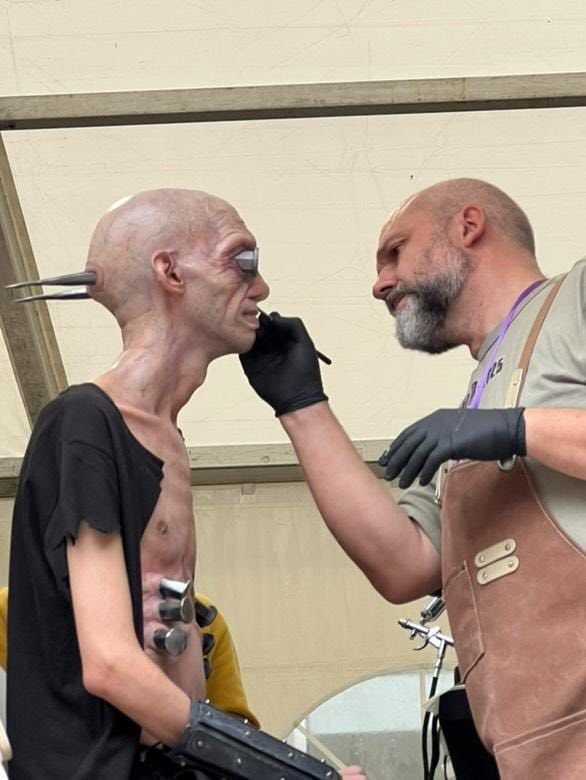 JorgeIvanArgiz's tweet image. Otro momentazo del @festivalcelsius #celsius2025 fue tener a Arturo Balseiro, ganador de un GOYA, dando vida a un Inquisidor del Metal a partir de la imaginación de @BrandSanderson. Un lujo por el que no le podemos estar más agradecidos…