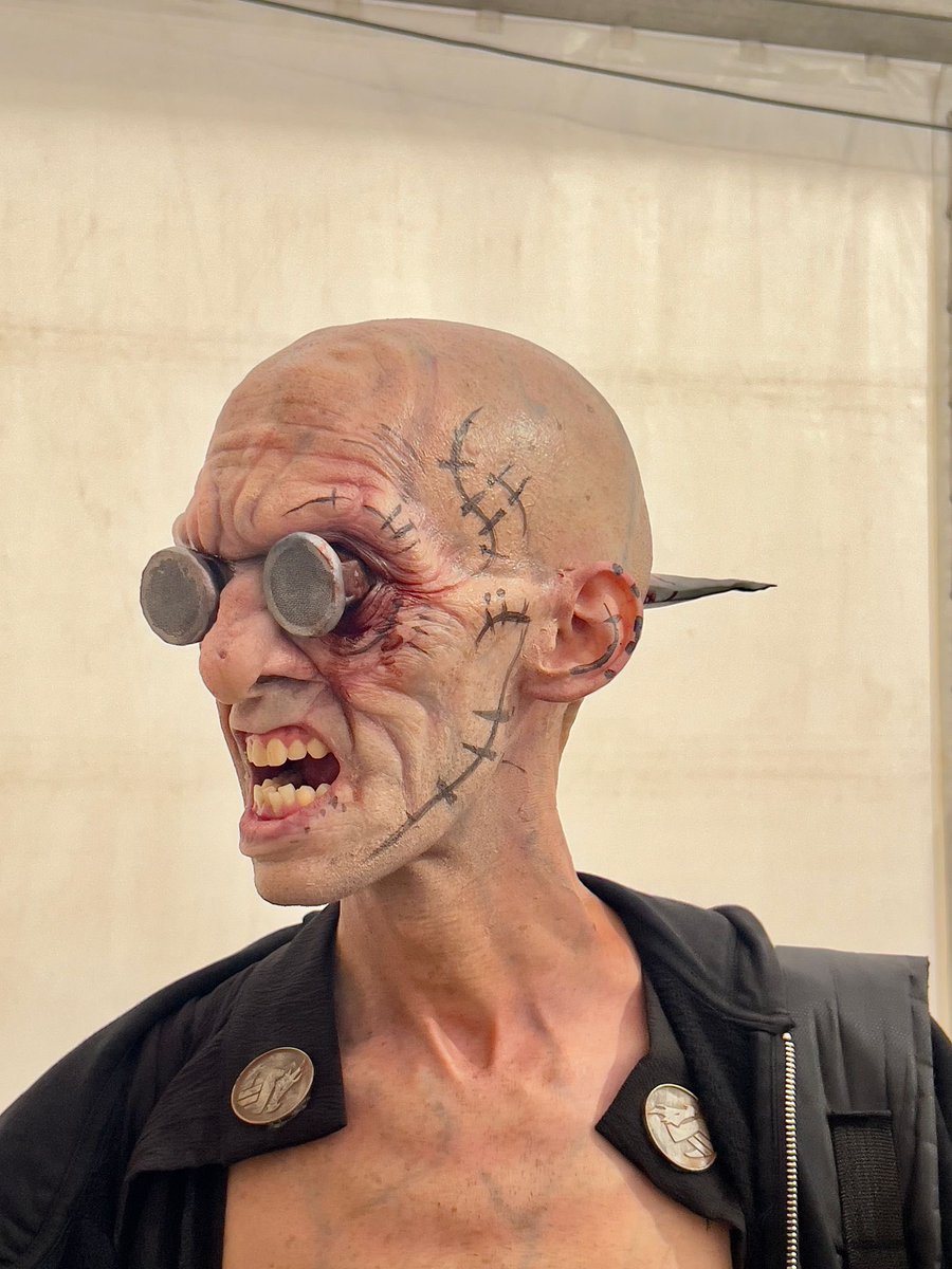 JorgeIvanArgiz's tweet image. Otro momentazo del @festivalcelsius #celsius2025 fue tener a Arturo Balseiro, ganador de un GOYA, dando vida a un Inquisidor del Metal a partir de la imaginación de @BrandSanderson. Un lujo por el que no le podemos estar más agradecidos…