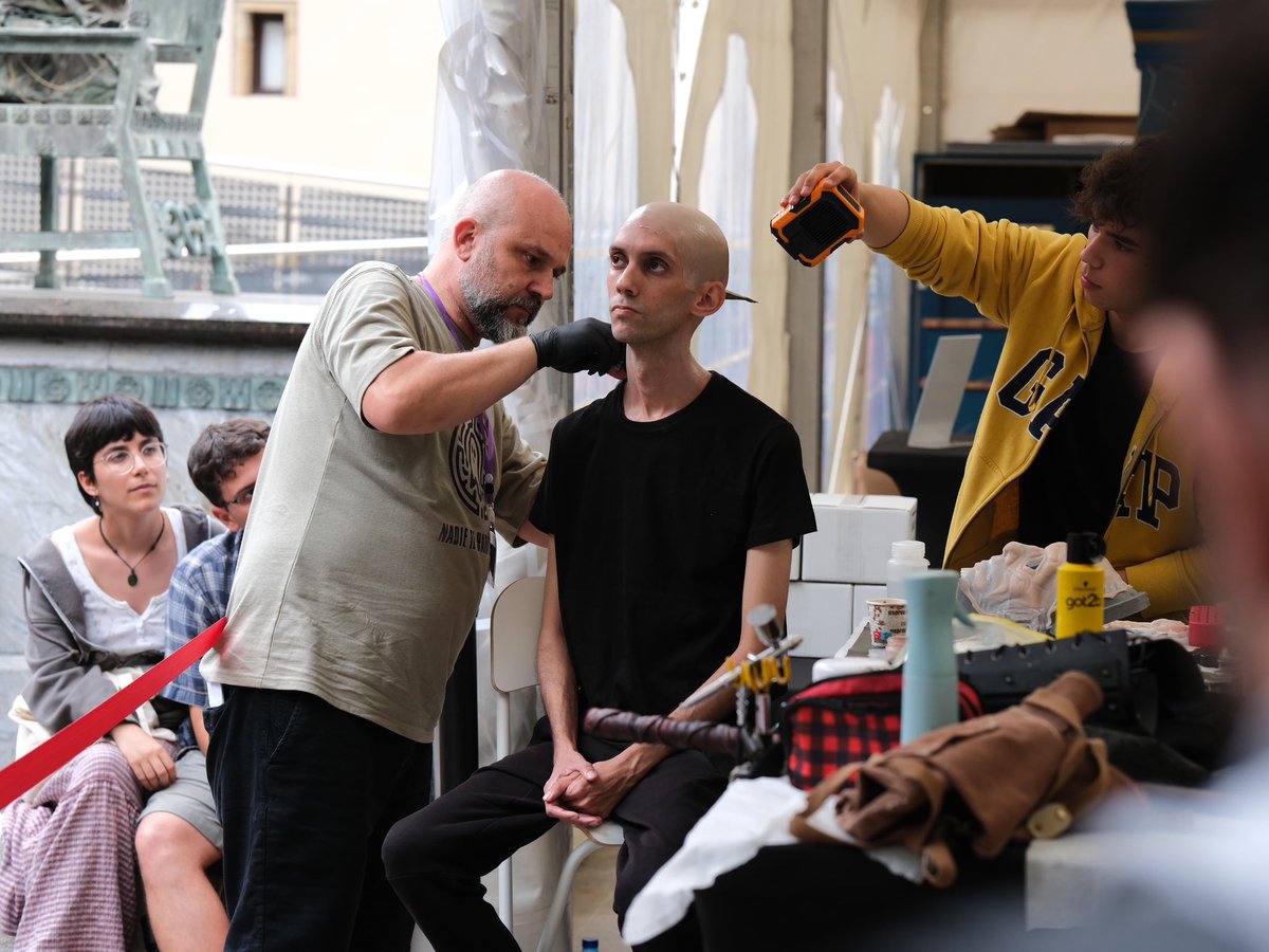 JorgeIvanArgiz's tweet image. Otro momentazo del @festivalcelsius #celsius2025 fue tener a Arturo Balseiro, ganador de un GOYA, dando vida a un Inquisidor del Metal a partir de la imaginación de @BrandSanderson. Un lujo por el que no le podemos estar más agradecidos…