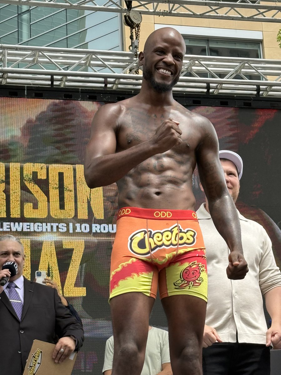 SalitaProm's tweet image. He’s BACKKKKK 💯
Tony Harrison makes his triumphant return to the ring against a ready Edward Diaz.
#ShieldsDaniels | July 26 | Little Caesars Arena | @DAZNBoxing
