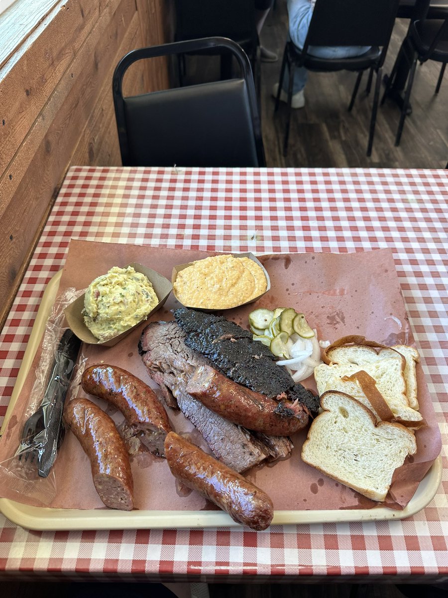 PapaPandaCrypto's tweet image. Goldee’s BBQ in Fort Worth, TX is the best bbq I’ve ever had
Pic does not do the portion size justice