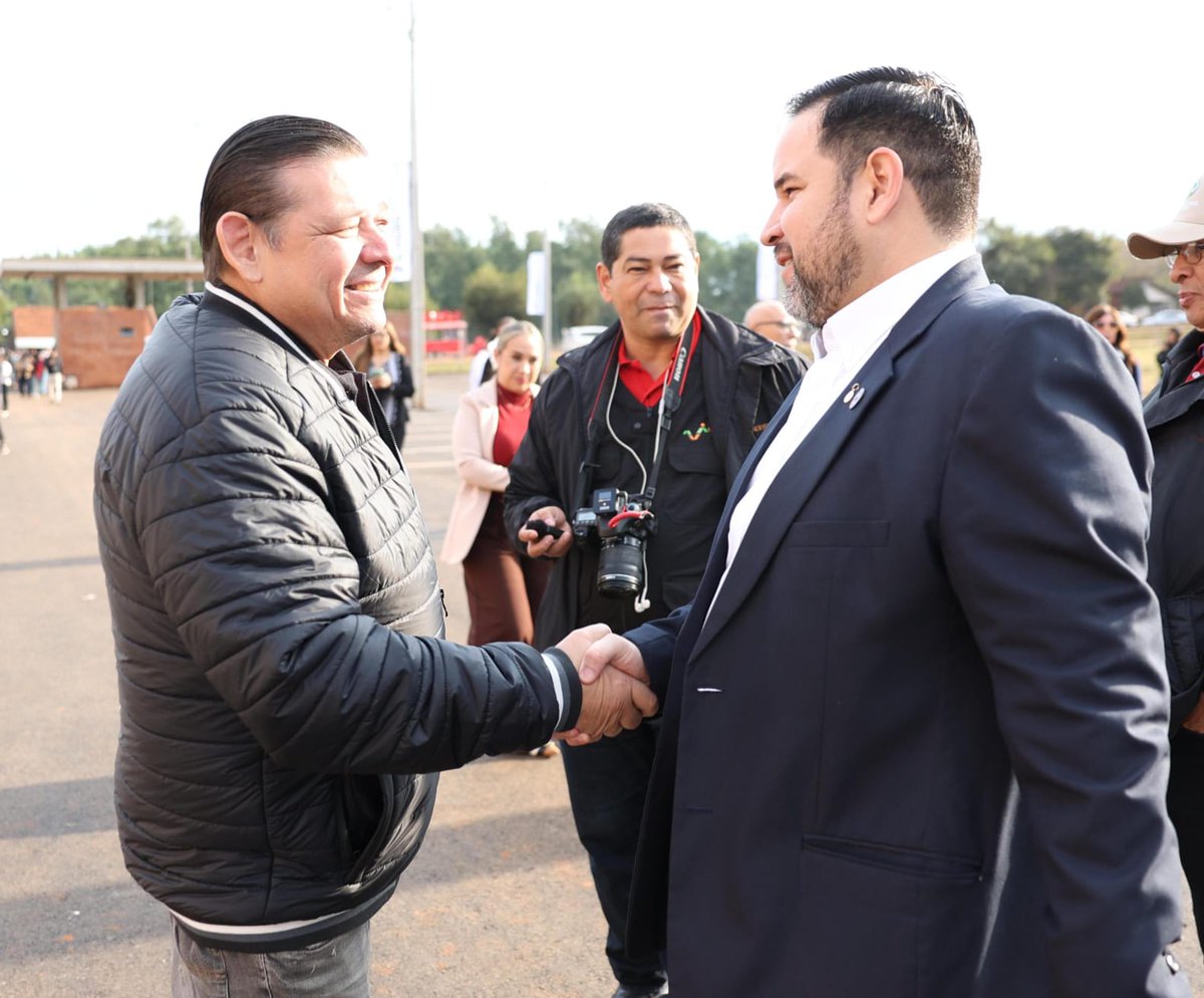 INDERT Paraguay (@indertpy) on Twitter photo El titular del INDERT, <a href="/frarui1/">Francisco Ruiz Díaz</a>, acompañó al Pdte. de la República, <a href="/SantiPenap/">Santiago Peña</a>, y al vicepresidente, <a href="/AllianaPedro/">Pedro Alliana</a>, en la habilitación del Gran Hospital del Sur en Encarnación. Participaron Ministros, parlamentarios, el Gobernador de Itapúa, intendentes y personal de blanco. El titular del INDERT, <a href="/frarui1/">Francisco Ruiz Díaz</a>, acompañó al Pdte. de la República, <a href="/SantiPenap/">Santiago Peña</a>, y al vicepresidente, <a href="/AllianaPedro/">Pedro Alliana</a>, en la habilitación del Gran Hospital del Sur en Encarnación. Participaron Ministros, parlamentarios, el Gobernador de Itapúa, intendentes y personal de blanco.
