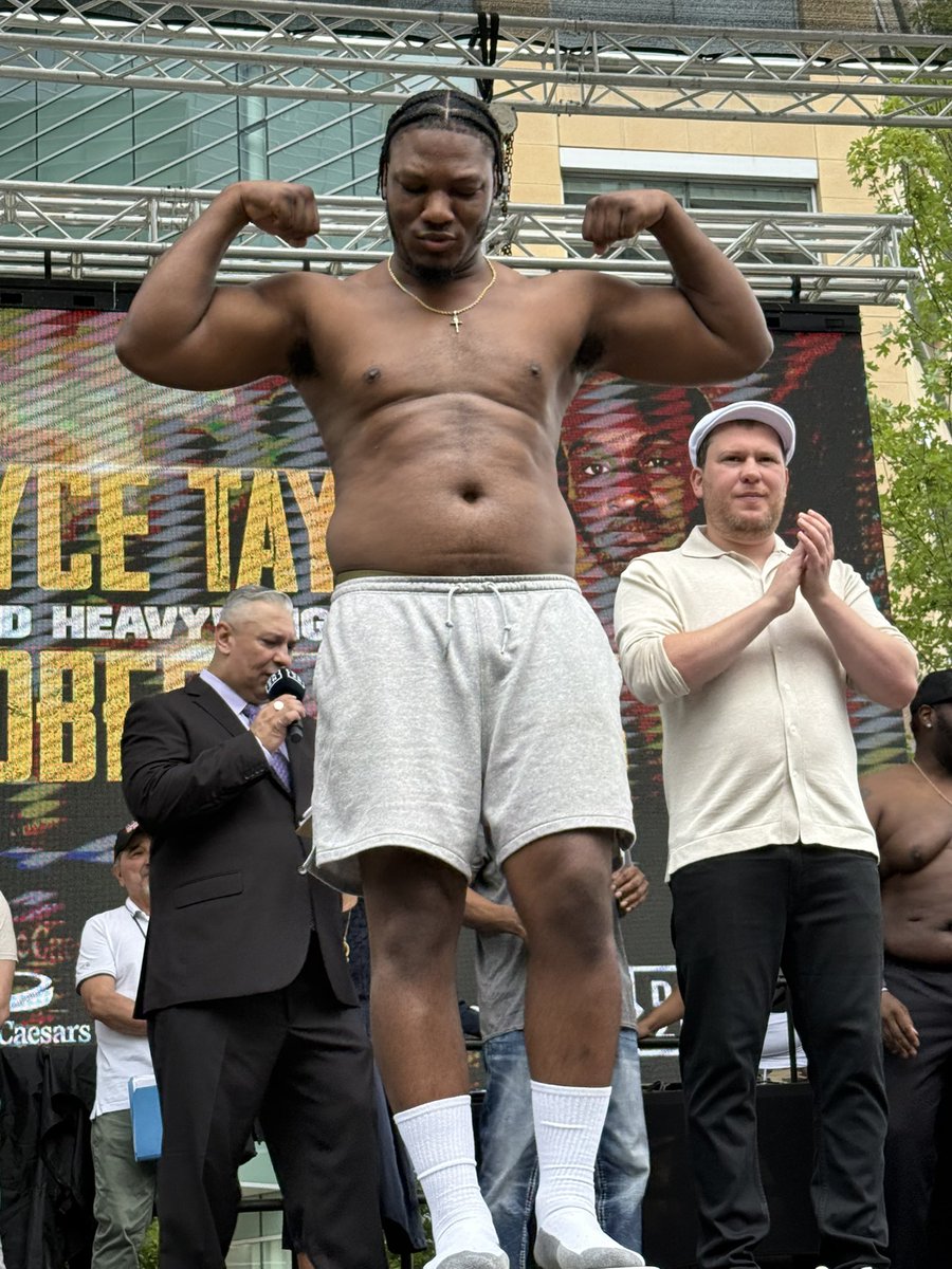 SalitaProm's tweet image. The big boys are gonna RUMBLE 😤
Brooklyn’s Pryce Taylor looks to continue his unbeaten streak against Robert Simms.
#ShieldsDaniels | July 26 | Little Caesars Arena | @DAZNBoxing