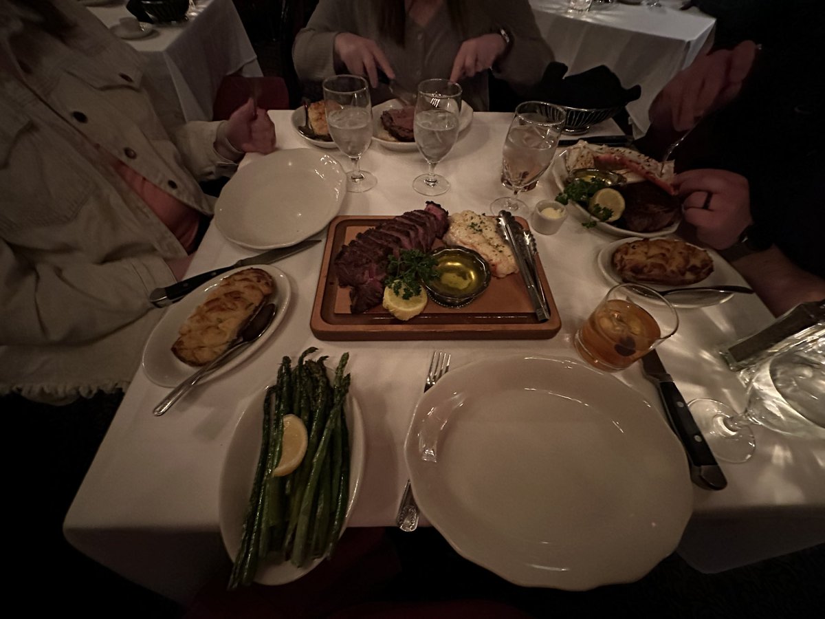 CoachSamuelson's tweet image. Was listening to the Husker Online show today and relived dining at the Golden Steer, ELITE experience! My heart goes out to @damonbenning for not getting a reservation. @Sean_Callahan @RobinWashut @steven_sipple