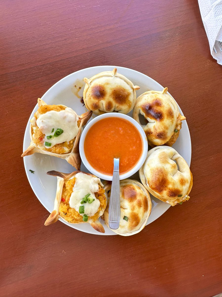 gui10road's tweet image. Paradita estratégica en Mi Favorita porque siempre se puede seguir comiendo empanadas 🥟
📍Cachi, Salta