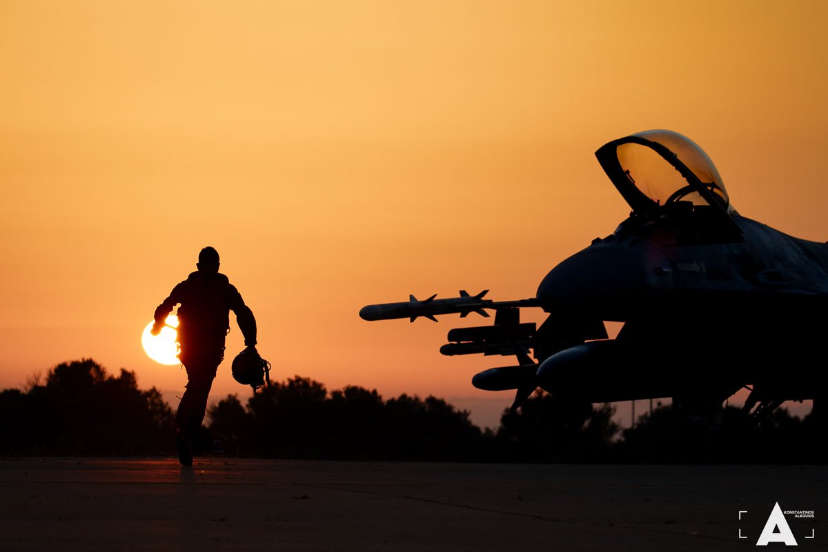 kiloalpha87's tweet image. 70 Χρόνια 343 Μοίρα.
Φωτογραφίες απο το επετειακό λεύκωμα
Χρόνια Πολλά Αστέρια⭐️⭐️⭐️⭐️⭐️