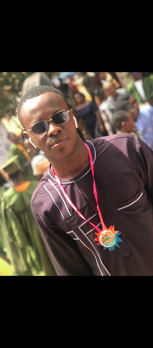 Areenzaayy's tweet photo. Matriculation                    Convocation 🎓 
Wasn't an easy ride but it's over. Unto the next phase of life.🙏🏾 https://t.co/oaJVSDgVMZ