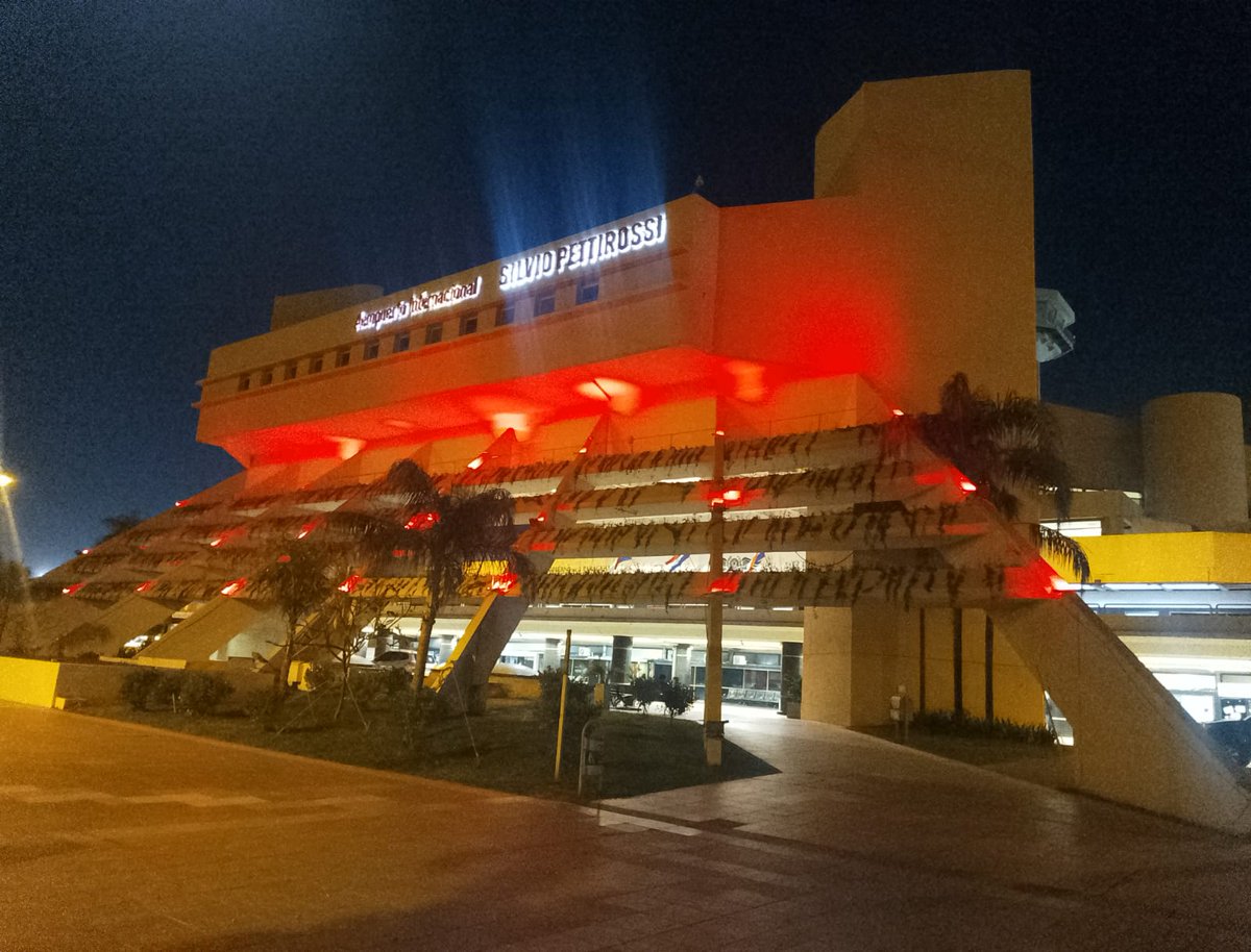 oep_paraguay's tweet image. 🌟✈️ El Aeropuerto Silvio Pettirossi se iluminó de rojo por la inclusión, sumándose a la campaña global #IlumínatePorLaInclusión junto a @OEParaguay.

Desde la DINAC reafirmamos nuestro compromiso con una sociedad más justa y diversa. ❤️
#YoElijoIncluirte #DINACPY