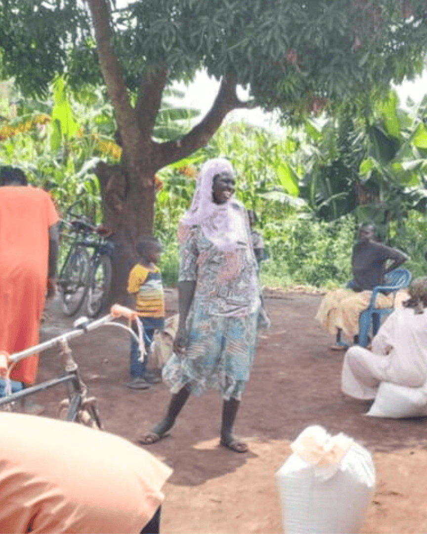 woefoundation's tweet photo. Our Mobile Messengers in Uganda are South Sudanese refugees—sharing Jesus while building life in the camps. A recent food crisis hit, but thanks to your generosity, we provided urgent aid. 🙏 Pray they feel seen, loved &amp; not forgotten. 💛 Give monthly. #Uganda #NonprofitMinistry https://t.co/6z20SlFStI