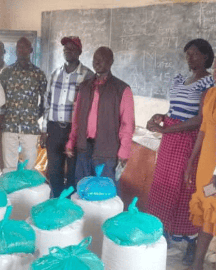 woefoundation's tweet photo. Our Mobile Messengers in Uganda are South Sudanese refugees—sharing Jesus while building life in the camps. A recent food crisis hit, but thanks to your generosity, we provided urgent aid. 🙏 Pray they feel seen, loved &amp; not forgotten. 💛 Give monthly. #Uganda #NonprofitMinistry https://t.co/6z20SlFStI