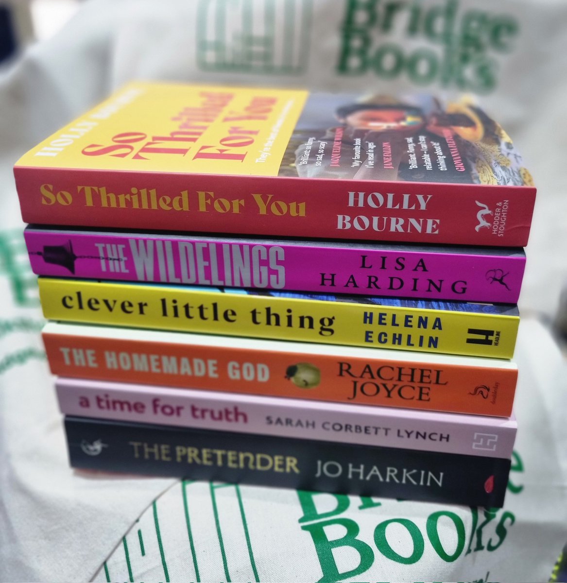 BridgeBooksDro1's tweet image. 💥 CLEAR OUT TIME 💥
Buy anything from the sale section on the website and get a FREE tote bag. Plus, if you spend over £30 on sale items, you'll get a £5 book token (while stocks last)
Yes, I’m basically bribing you to help me declutter.
bridgebooksdromore.co.uk/product-catego…