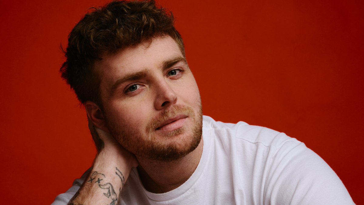 MusicWeek's tweet image. Charts analysis: Alex Warren surges to summit with expanded album musicweek.com/analysis/read/…