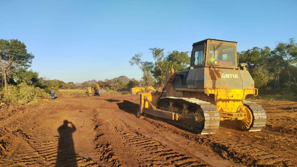 zanupf_patriots's tweet image. ZANU PF Govt begins construction of Christmas Pass Bypass Project in Mutare‼️
Bush clearing is now in full swing for the highly anticipated Christmas Pass Bypass in Manicaland Province.
This marks the first step in a transformative project set to decongest the current…