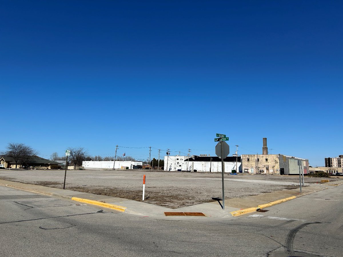 MichiganEGLE's tweet image. New affordable housing is coming to #BayCity!
Find out what EGLE is doing to help fill the #MissingMiddle gap, and why the location is one of the big selling points, despite the site’s current condition. tinyurl.com/2y5w2dmx #MIBrownfields