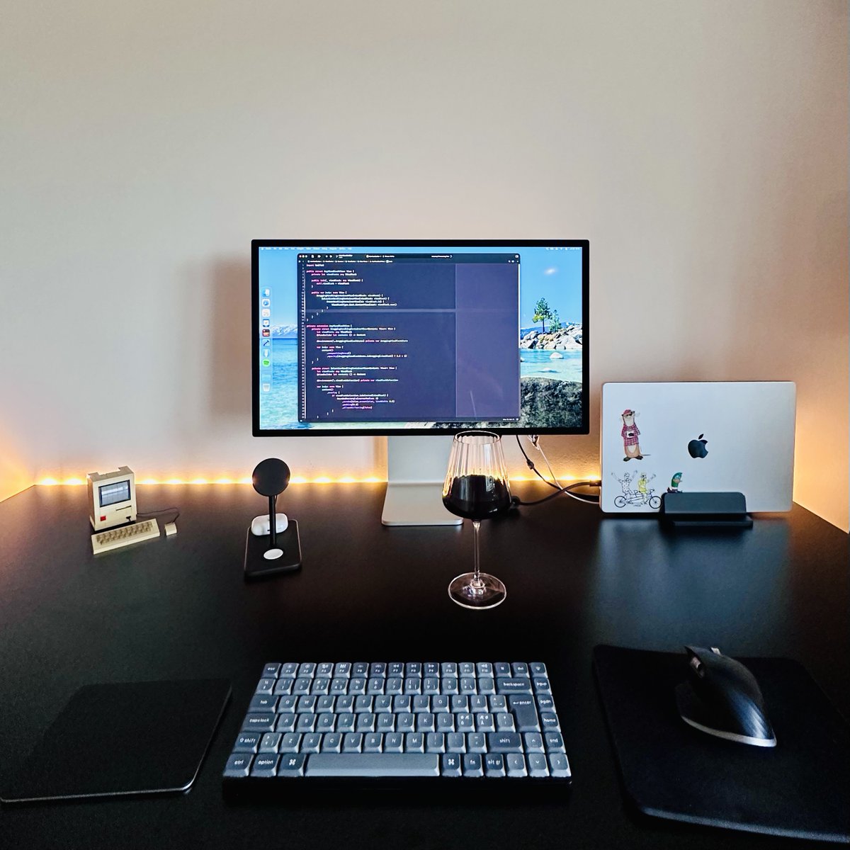 simonbs's tweet image. Friyay 👨‍💻🍷