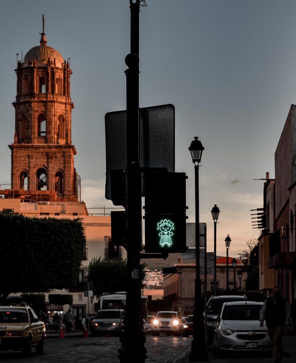 SoyQueretaLOVE's tweet image. Así de bonito es nuestro Templo de San Francisco, ¡y así de bonita luce Lele camino a él! 🥰
¡Feliz viernes en #QueretaLOVE! ✨
Foto: filmm.lens @ IG