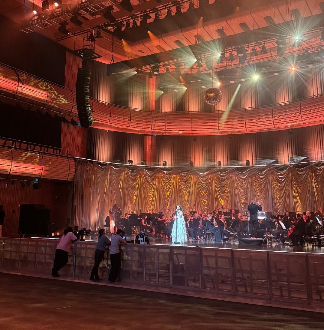 BadwiUpdates's tweet image. JADE looks ethereal rehearsing for her orchestral performance at BBC Proms this evening.