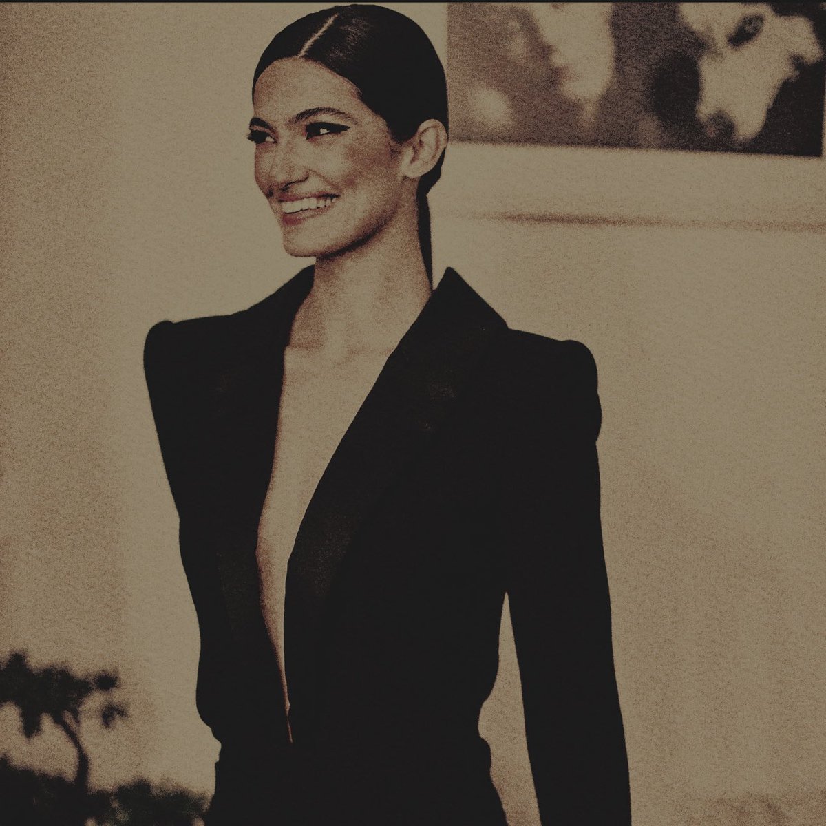 WILTEDGRIEF's tweet image. Late, but here. A suit seems more convenient than a dress.
#LAZARUSGALA2025