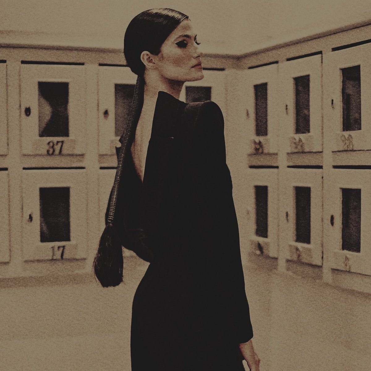 WILTEDGRIEF's tweet image. Late, but here. A suit seems more convenient than a dress.
#LAZARUSGALA2025